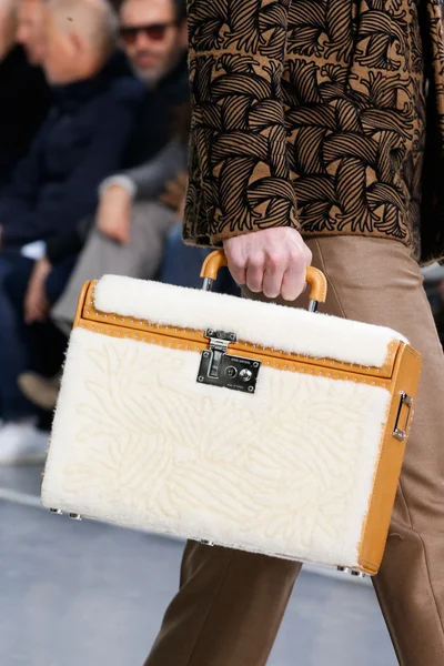 Look 29
